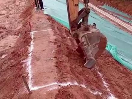 交安标志牌的基础施工现场#施工现场实拍 @抖音小助手