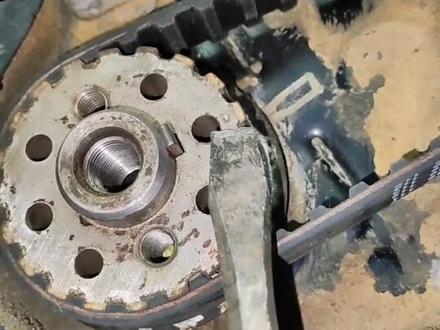 五菱之光465发动机正式皮带断了不会顶气门, 因为这款发动机设计不一样,就是这么神奇,你的车正时是皮带的还是链条的,如果是皮带的每10万km检查更换#汽车保养与维修 #每天一个用车知识 #正时皮带断裂