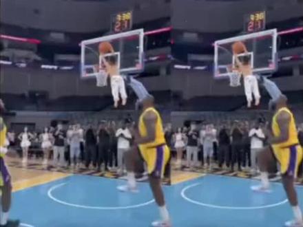 AI隔扣球星保姆级教程!3步生成同款篮球单挑视频,ai篮球 ai打篮球模板 ai篮球扣篮视频合成 球星ai单挑 打篮球ai换人 ai篮球扣篮教程 ai篮球单挑特效制作教程,NBA一对一单打ai视频制作,NBA扣篮拍同款入口,#剪映 #NBA球星 #篮球 #Ai篮球 #ai篮球特效