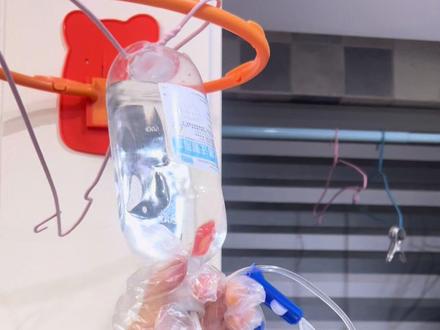 去年奶奶出了车祸之后,我都是在家护理,发现有很多人需要这些护理的知识,我就尝试拍了视频,教大家一些简单操作#卧床老人 #卧床老人的护理 #家庭护理老人 #膀胱冲洗