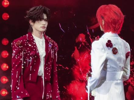 云熠《红白玫瑰》直拍(疯狂运镜版)
谁懂双人舞台多难拍 原谅中间换人的时候有点晃
这是我最喜欢的双人舞台
#郝熠然 #云旗 #云熠澳门演唱会 #云熠 #澳门百老汇