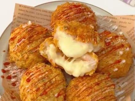 薯片芝士虾球|咔嗞‼️咬开直接拉丝爆浆🧀️谁顶得住啊😍 #薯片 #芝士 #虾滑 #虾滑的神仙吃法 #芝士引力原制干酪芝士碎