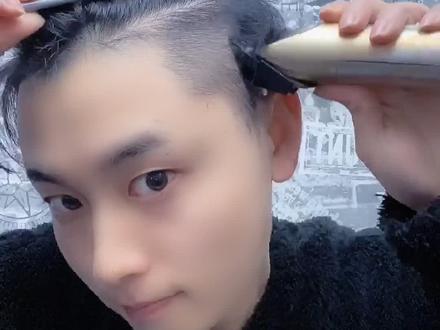 男生武士头日常自己修剪2侧。短了也可以这样留头顶