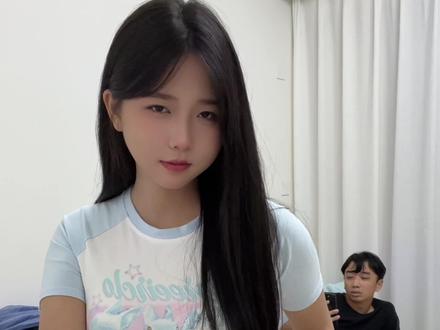 初听还是小学生 再听已是结婚人
#鸭梨大 #夫妻 #黎狸和虚虚宝宝