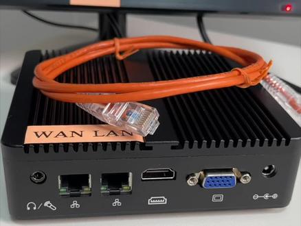 软路由系统挂了 如何恢复出厂设置?