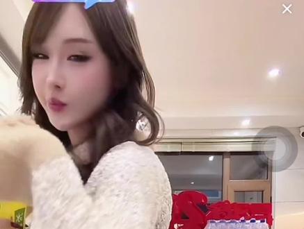 俩人是没有绿泡泡吗?在监控里对话 这俩口子太有节目了@黑暗萝莉大美 @高迪 #高迪大美 #黑暗萝莉大美 #高迪 #笑死我了