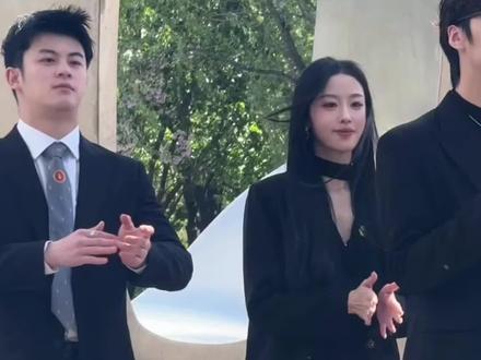 头发终于不飞了 今日天公作美,火遍全网的偷拍氛围感,终于轮到我了#舞蹈老师 #拉丁裁判 #不要在我寂寞的时候说爱我 #摸鱼 #拉丁舞老师