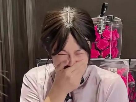 如果不是为了生活,谁又愿意打双闪呢?
#周小闹 #紫薯精 #刘文祥 #寒假工 #搞笑