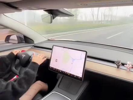 特斯拉超级充电站保姆级教程!
再也不用下车扫码降地锁了!#特斯拉#特斯拉超充 #特斯拉超级充电站#特斯拉 #新能源汽车