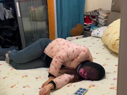 熊非熊偷看手机动态壁纸娶图教程来了!抖音放大镜🔍搜【神图定制】进入,输入口令“4435”🉐动态高清图 #设置教程 #教程来了 #熊非熊偷看手机动态壁纸 #动态壁纸 #手机锁屏 学会了快去试试吧 送你一张动态壁纸 这也太好玩了 有意思的锁屏壁纸