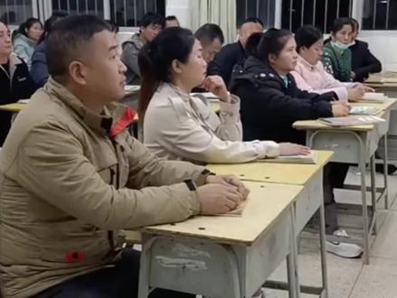 老板替员工参加家长会,结果被骂红温了#万万没想到 #老板