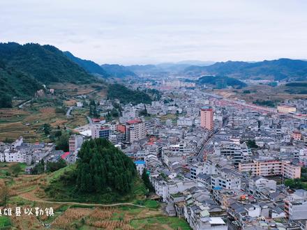 航拍昭通市镇雄县以勒镇