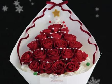 “圣诞树”玫瑰花束教程(一)插花教学,平安夜玫瑰花束, 圣诞花礼教学系列课#大伟教花艺 #小确幸花艺学院 #圣诞礼物 #圣诞氛围感是花花带来的 #圣诞树花束