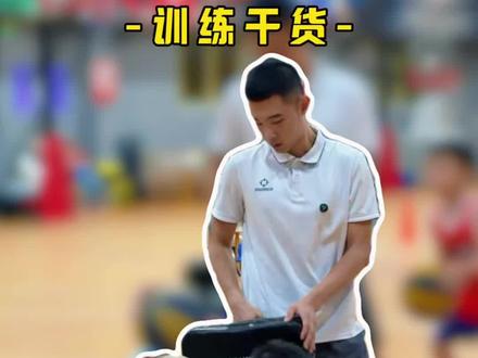 U6对抗训练,小小身体无限爆发力#U6篮球 #篮球技巧 #对抗训练