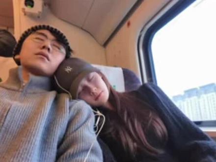 这一刻两人都动心了吧!!
如果说这是剧本,这演技堪称教科书级别的#恋雪纪