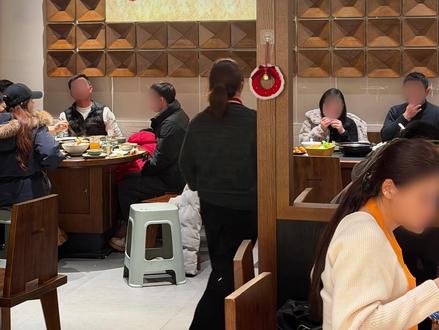 特色小吃想卖出高级感?设计就是最好的溢价 #广州设计公司 #火锅店设计 #有戏设计 #餐饮设计 #西六龙豆干火锅