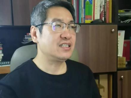 你留意过没,如果你身边有朋友10年以上电话号码没变的,尤其是男人,我告诉你,这个人非常靠谱,值得深交。第一,没情债。第二,没欠债。第三,没惹麻烦。第四,恋旧。也许他经历过无法诉说的生活的苦,却从没丢掉做人的份儿。#人生哲理感悟 #创作者中心 #创作灵感 #人性智慧#口播