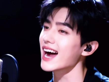 #好歌分享给大家
沧桑小杰的两首歌推荐给亲人们