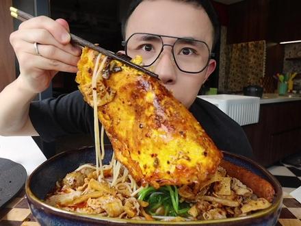 昨天半夜疯狂想吃螺蛳粉,第二天马上就能吃到,谁知道这种爽感