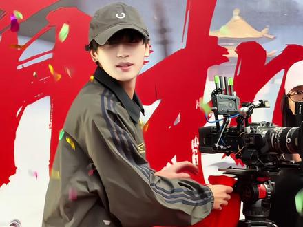 凤刃开机大吉 爆爆爆!@张洪鸣_
#凤刃 #张洪鸣 #余茵 #萧云庭