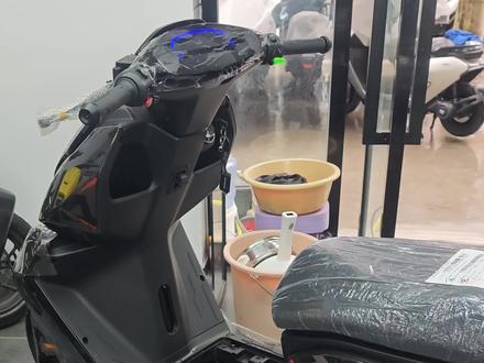 极核AE4se+,电流最高可调120安。最低50a。原厂自带的控制器散热风扇,效果也还可以。#极核电动 #极核AE4se+ #外卖电动车