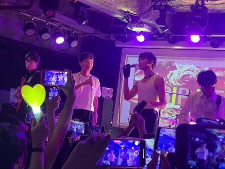 敦们永存!敦敦没骗我们,他真的回乐队巡演啦!
#蒋敦豪 #旅行新蜜蜂 #旅行新蜜蜂乐队金风玉露