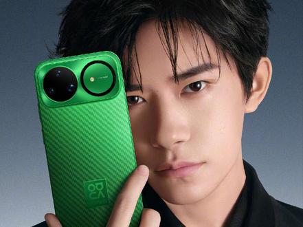 和HUAWEI nova 全球代言人易烊千玺一起解锁华为nova15ultra,一眼出众,一拍即准,怎么拍都出片。@华为终端
#nova15枫头正劲 #nova15系列 #易烊千玺 #HUAWEI