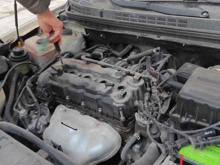 长安逸动气门室盖渗油,自己动手更换气门室盖垫,在螺丝的位置加入了垫片,让咬合更紧、密封更牢。#修车 #长安逸动 #气门室盖垫 #diy #第一视角