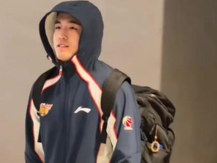 广东男篮张文逸的合同到期将成为自由球员。#广东男篮 #张文逸
