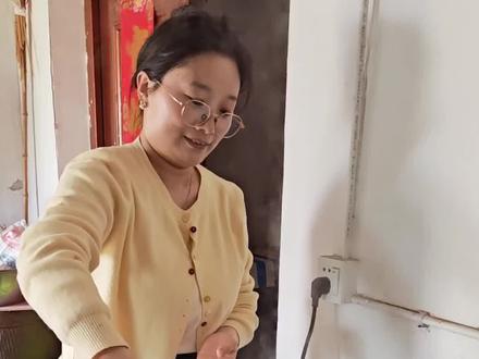 正是吃小龙虾季节,二哥又送来十斤小龙虾。这也太幸福了吧,家人围坐,简简单单又一餐
#记录我的农村生活 #农村美食 #记录幸福时刻 #美味的农家饭