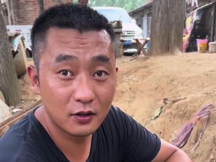 如何徒手抓金蝉,这种洞一抓一个准,保准有货#抓金蝉 #野生 #知了猴