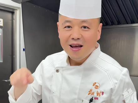 姜葱炒波士顿龙虾 鲜弹入味,葱香回口。