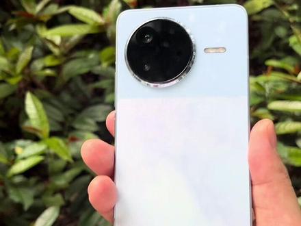 战手机红米K80一整天续航能力,模拟大部分人日常使用手机时间 早上八点多出门满电 看看到晚上回来之后还剩下多少 真实的测试 红米K80一天耗电情况 #手机数码 #原创视频 #直屏手机推荐