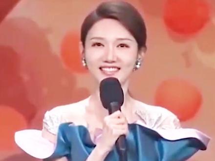 央视新晋才女龙洋,幽默美丽有气质,才貌双全的她你被圈粉了吗?#龙洋 #酒窝女孩 #魅力十足 #盛世美颜 #主持人