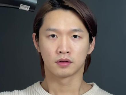 想在家做出自然蓬松的发型,洗完头先喷这个 #左颜右色红运蓬发蓬松水 #男生发型 #新年 #变帅