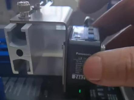 颜色传感 调节 锁定 物料#光纤传感器 #测距 #西克 #接近 #欧姆龙 #基恩士 #色标传感器调试方法 #色标传感器