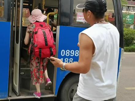 只有本地人才知道的美食,东方特色小吃露面,肉粽,清补凉。#地方特色美食文化 #记录真实生活 #旅行就要逛吃逛吃 #真实记录拍摄