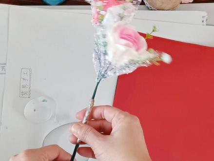 #三朵玫瑰花包装教程#玫瑰花详细包装教程#小白包装玫瑰花#手工制作 #送你一束花 #摆摊卖花 三朵玫瑰花详细教程视频教程,节日可以安排一下