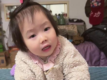 记录第一次自己给自己穿鞋袜#人类的小幼崽 #萌娃可爱 #抖音萌娃 #宝宝 #上热门🔥