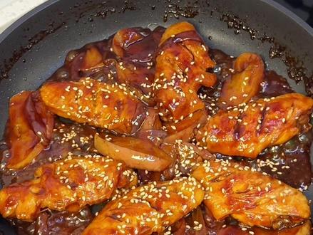 苹果鸡翅比想象中的好吃多,淡淡的苹果香,很好吃#跟着抖音做美食 #懒人快手菜 #苹果照烧鸡翅#