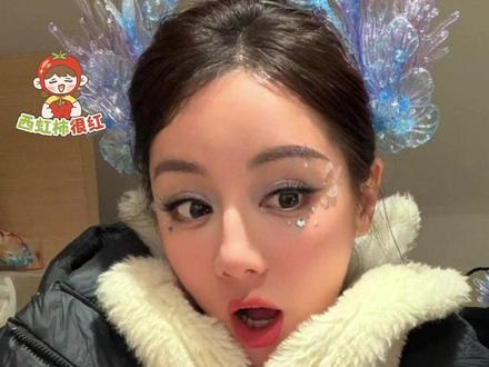 #迪丽热巴春晚回眸 只想说其他的什么我都不知道,我只知道迪丽热巴的舞姿很曼妙美我一跳又一跳~ #迪丽热巴