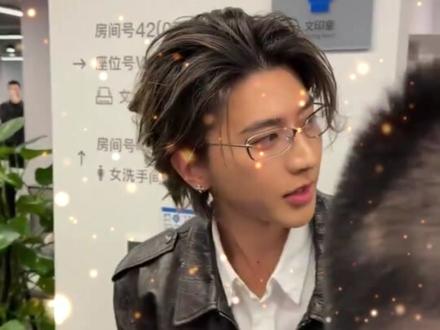 #蔡徐坤扫楼人气 现场人气真的太火爆了#蔡徐坤 #蔡徐坤新专辑KUN #娱乐评论大赏