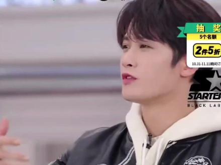 檀老师舞蹈小课堂,小白快来学习擦香水式跳舞法💃🏻#檀健次 @檀健次 #宝藏男孩