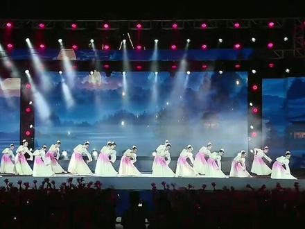 舞台 灯光 演出都好棒#龙源交椅山学校 #六一 #演出