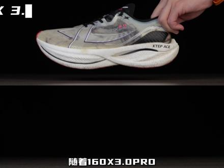 横评|飞影PB6 vs 飞燃5 vs 芷境4 以性价比著称的次顶级碳板系列,飞燃、芷境、飞影PB系列都迎来了全新一代产品。
他们的表现如何?
哪双会更适合你?
本期我们将带来三款产品的横向对比测评。
#跑鞋 #跑鞋测评 #马拉松跑鞋 #碳板竞速跑鞋 #先跑再说