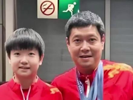 不得不佩服邱贻可,这个脑子真不是白给的!#邱贻可 #孙颖莎vs金娜英 #伦敦世乒赛 #王皓 #孙颖莎