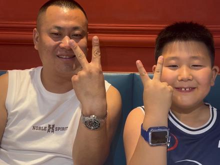 有时候看着他开心 更像在弥补小时候的自己#惊喜