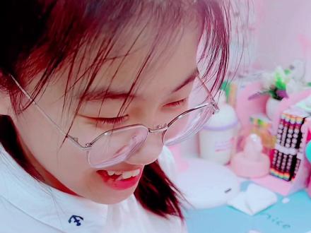 每天晚上睡前都会给她冲上一大杯,孩子喝的奶是(双牛奶粉 产自于荷兰)原装进口配料表很干净单纯的只有:生牛乳、里面特别添加了维生素A、对孩子视力比较好,维生素D3可以帮助孩子促进钙的吸收,三岁以上的孩子都能喝。每晚睡前给她来上一大杯,有助于孩子睡眠,早晚喝已经成了习惯。 #一切为了孩子 #双牛奶粉 #记录成长的每一个瞬间 @DOU+小助手