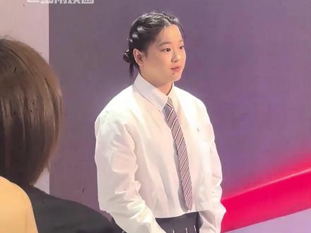 为何全红婵出席活动总穿靴子长裙?本以为少女爱美,了解真相才知冠军背后的血泪与勋章#全红婵 #陈芋汐 #吴艳妮 #内容启发搜索 #影娱热点团