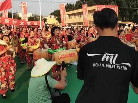 全店村是从南阳搬迁到中牟狼城岗镇的移民村,淅川县老家的人带着老家的土特产来参加全店村ba篮球赛,正逢中国的传统节日端午节,全店村支书给老家的人回了香甜可口的粽子!#中牟全店村ba #篮球比赛 @DOU+上热门